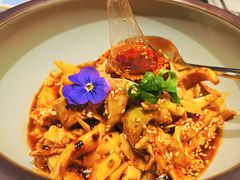 敲糖棒棒鸡-辛香汇·现炒川菜(淮海路百盛店)