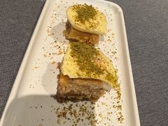 巴克拉瓦两块-Efes Turkish & Mediterranean Cuisine 艾菲斯餐厅(陆家嘴店)