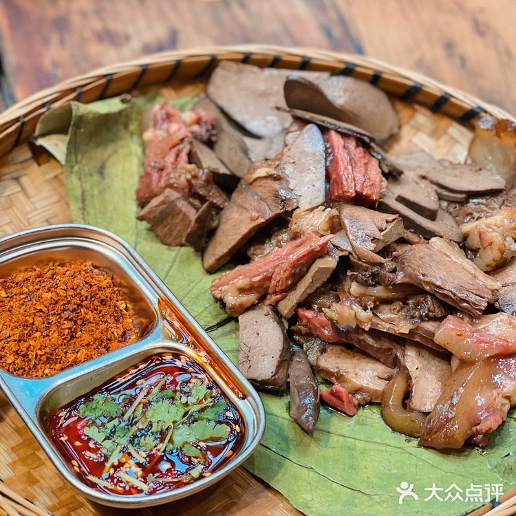 昆明探店｜听着琵琶曲大碗喝酒大口吃肉的江湖菜