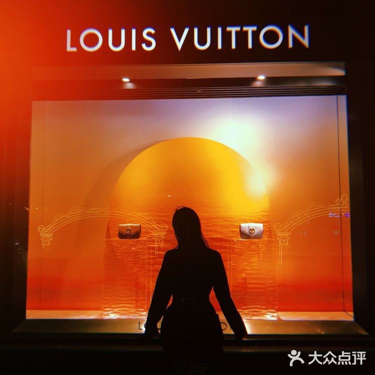 石家庄先天下广场的LV背景墙📸真的太好拍了🤷‍♀️⁉️