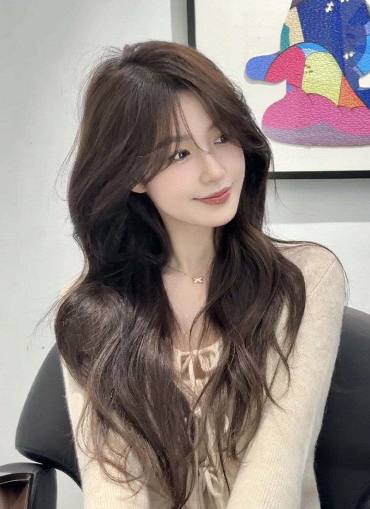 法式卷发型优雅浪漫自然蓬松增添女性
