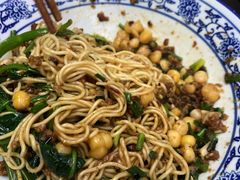-渝之汇牛肉豌杂面