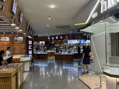 -三叶眼镜城批发市场(上海火车站店)