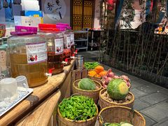 -帅巴人舅母子腊蹄民俗村