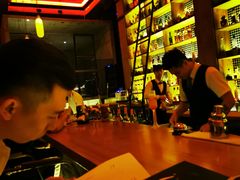 -饮湖威士忌鸡尾酒吧