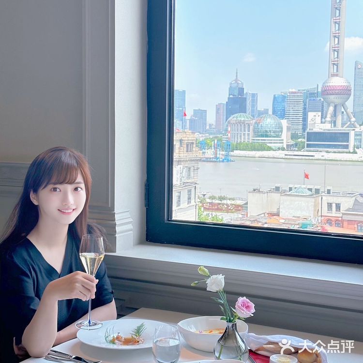可以看到东方明珠的约会餐厅你不会还不知道吧