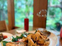 -Chom Cafe and Restaurant