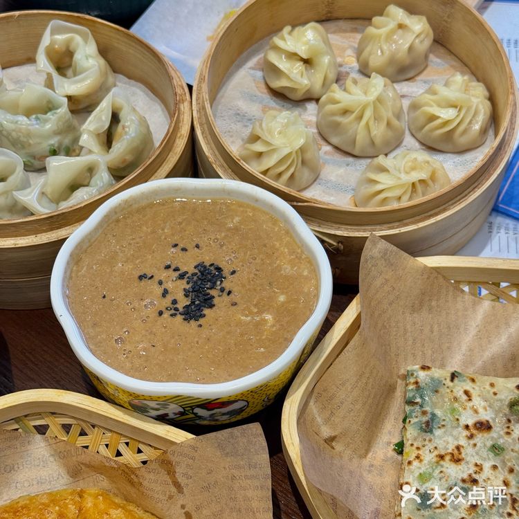 宁波城隍庙！超多小吃！！好吃s了！快去吃！！