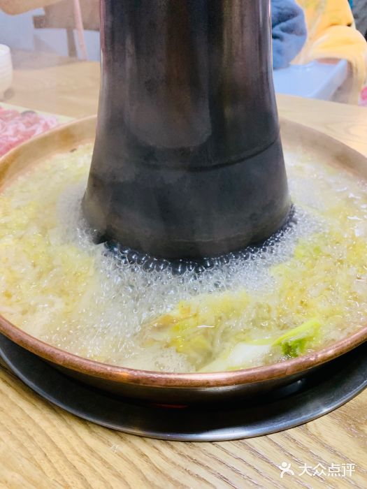 牛九铜火锅图片