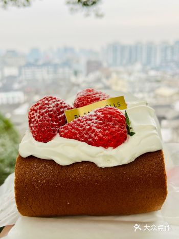 爱Ta带Ta来吃，白蘭草莓布蕾卷