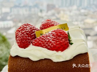 爱Ta带Ta来吃，白蘭草莓布蕾卷