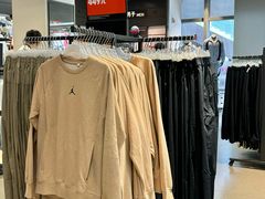 -百年港湾奥特莱斯(香炉礁店)