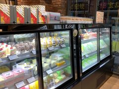 面包甜点陈列柜-皇冠幸福里动物奶油生日蛋糕(万达店)