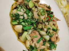 手捏菜小炒口蘑-芳草地度假酒店·野炉中餐厅