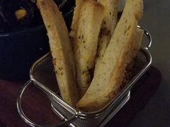 冬蔭功藍青口伴法包-Oasis Bar & Grill