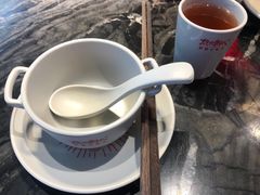 餐具摆设-热火朝天鲜切牛肉火锅(南强街巷店)