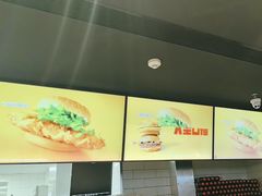 -麦当劳(上海虹桥站30B检票口楼上)