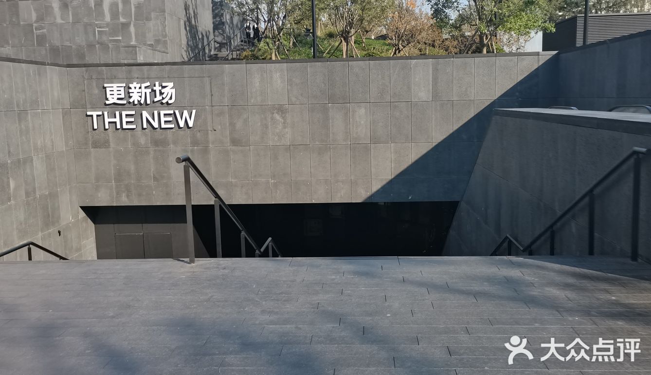 难道商场的保鲜期只有半年？