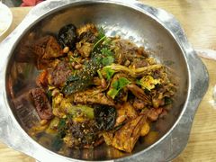 -愉肴麻辣香锅(中山路店)