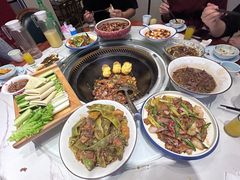-雪乡人家东北菜·铁锅炖一切(高斯路店)