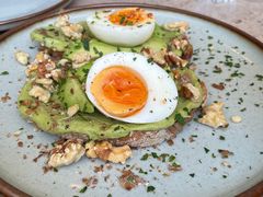 牛油果煮蛋吐司-RAC BAR(安福路店)