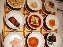 -阿瓦山寨·湘菜现炒·剁椒鱼头王(咸阳总店)