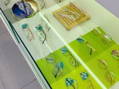 -提一眼镜·蔡司·依视路(小寨店)