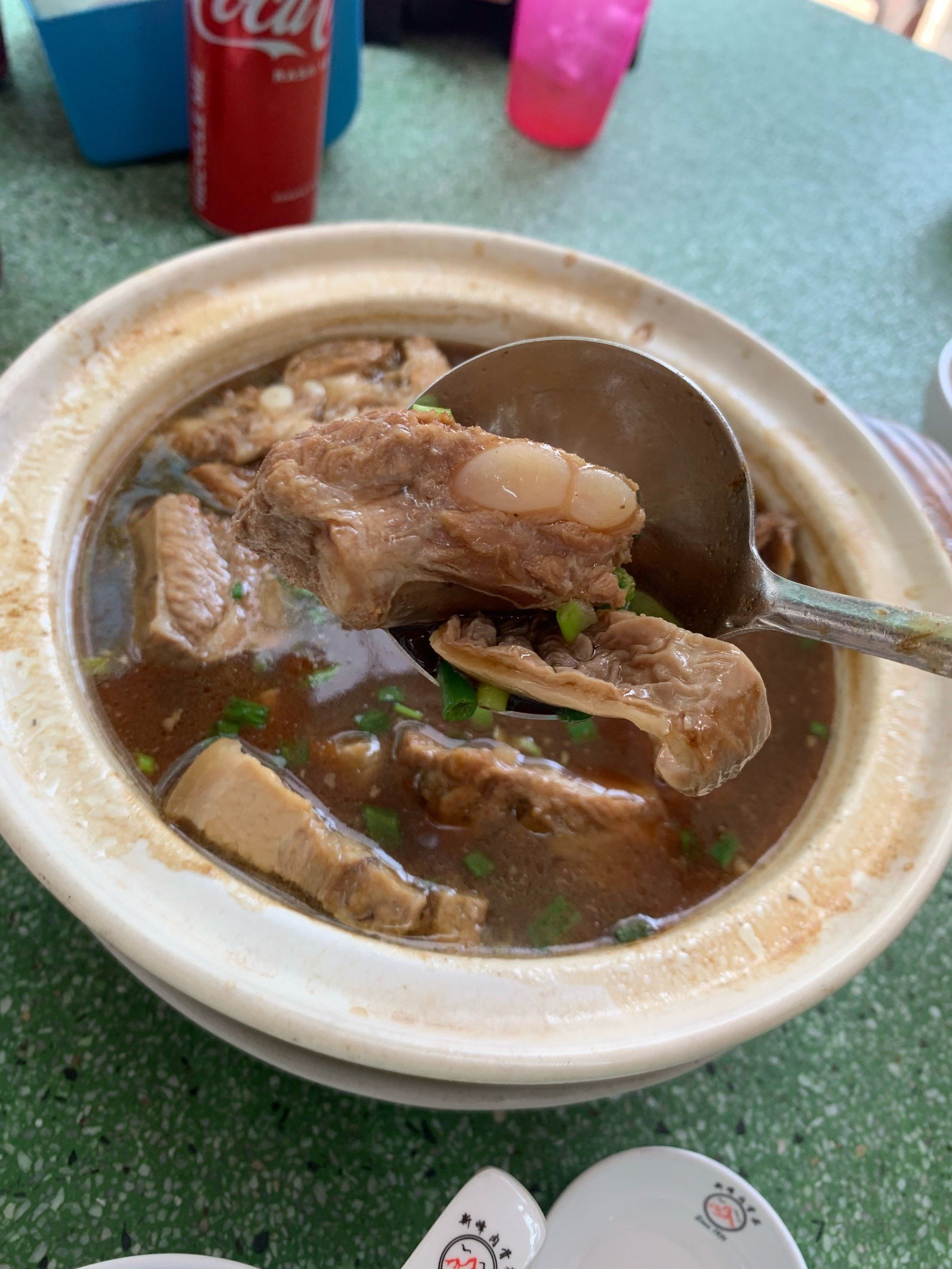 吃货的日常记录 #打卡旅行必吃美食 

🇲🇾新峰肉骨茶,好喝