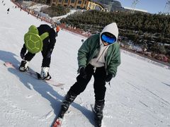 -采薇庄园四季滑雪场