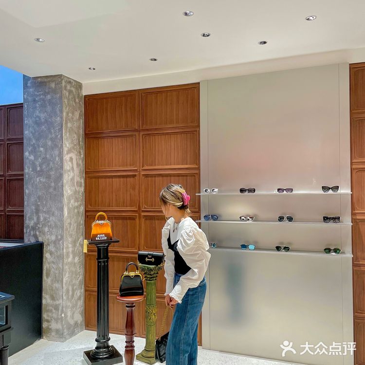 成都最大的中古店‼️整整四层楼!像是逛古堡