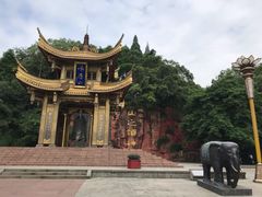 -峨眉山报国寺