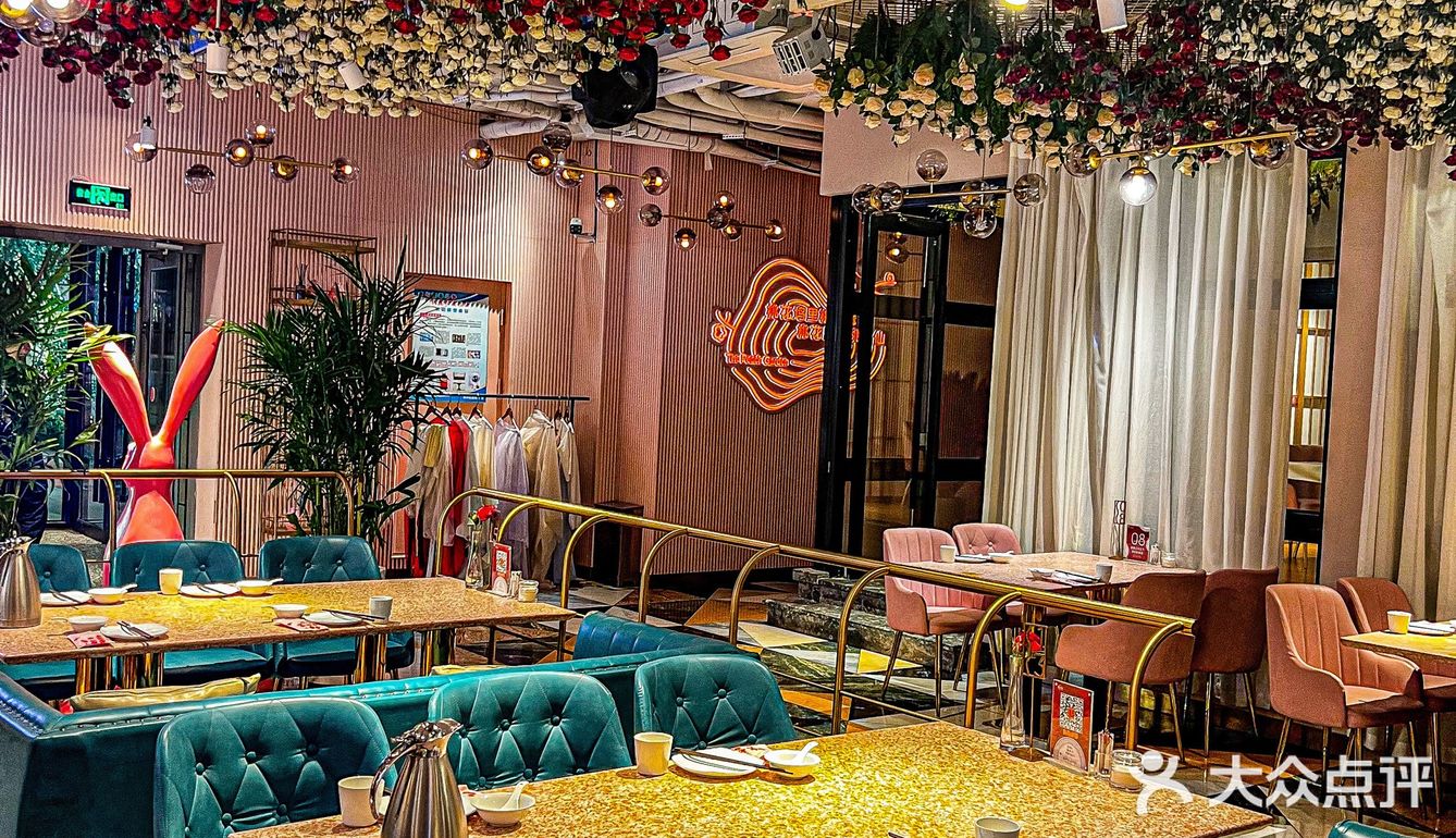 在花海餐厅享用高端东北菜|红樱桃花园餐厅
