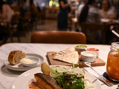 -ROAST coffee & eatery