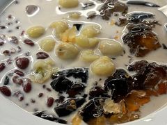 娟姗奶大满贯-RUXU入续鸳鸯糖水铺(万菱汇店)