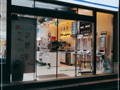 -全家便利店(洛川东路店)