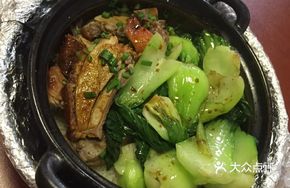 Stewed Chicken and Mushroom Rice in Lotus Leaf