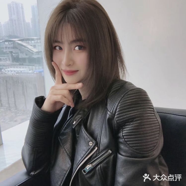 一般棕色头发掉色到最后都是黄色的，奶茶棕掉色过程中