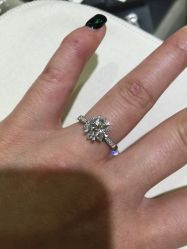 -威德钻石-克拉钻大本营(南京东路店)