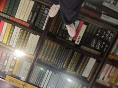 -钟书阁(松江泰晤士小镇店)