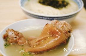 Pork Knuckle Noodles