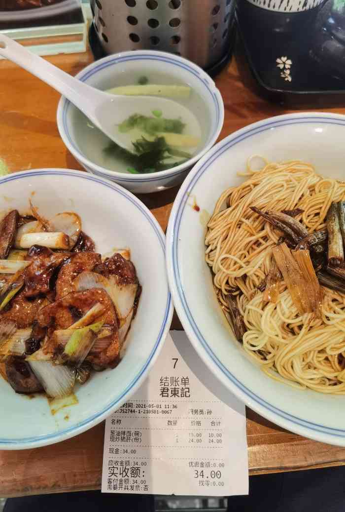 君东记本帮面馆天钥桥路店"环境装修还不错,简洁