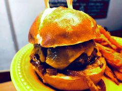 单人牛肉汉堡-HELLO 27 意面·沙拉·帕尼尼