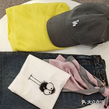 老公负责坐在沙发上边喝茶边看我试衣服