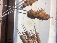 -三个大叔烤羊肉串·歌手驻唱·碳烤鲜肉(西三旗店)