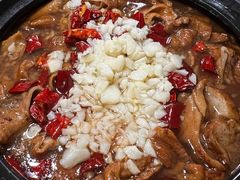 崇义砂锅炖肥肠-崇义特色砂锅宴