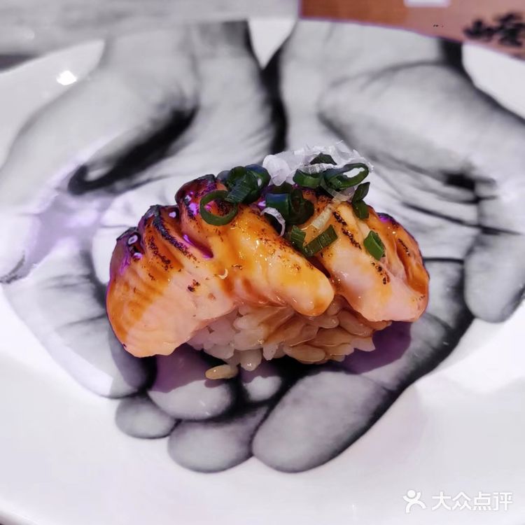 这家板前日料有点意思|三文鱼寿司只要6元,我可以随便炫~