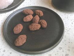 巧克力杏仁-半山腰·云南菜(侨福芳草地店)