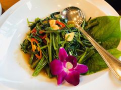 -Chom Cafe and Restaurant