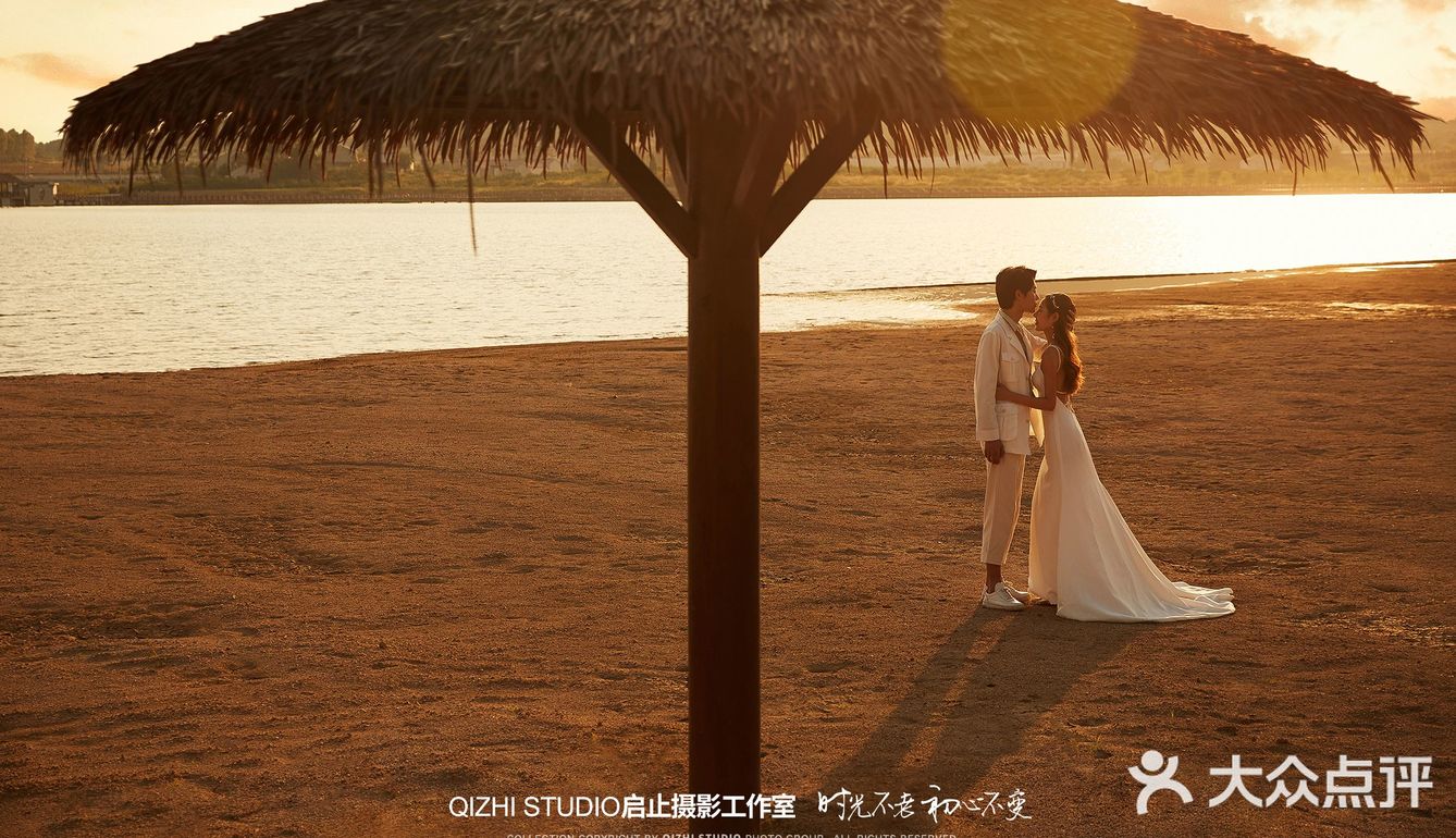 暖色系水景黄昏婚纱照