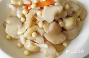 Red Lotus Seeds Stir-fried with Chicken Head Rice